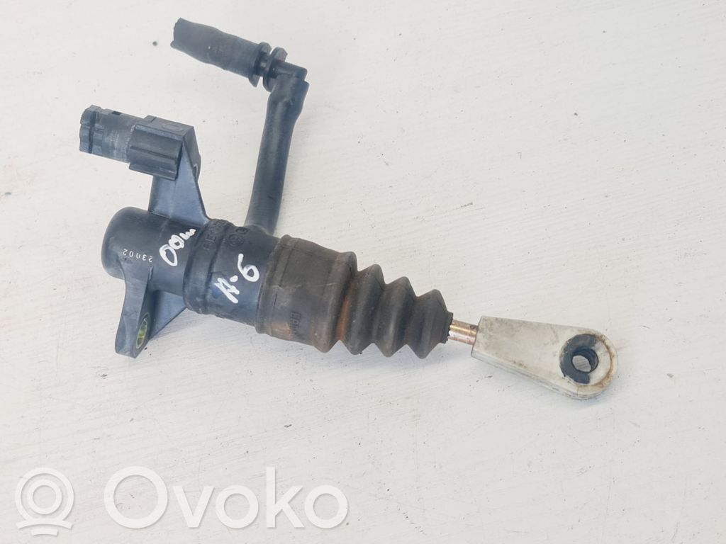 Audi A6 S6 C5 4B Cilindro maestro de embrague 