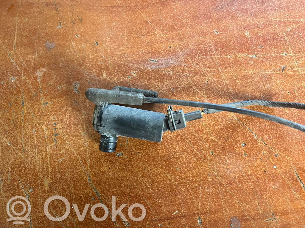 Ford Mondeo MK II Windscreen/windshield washer pump 