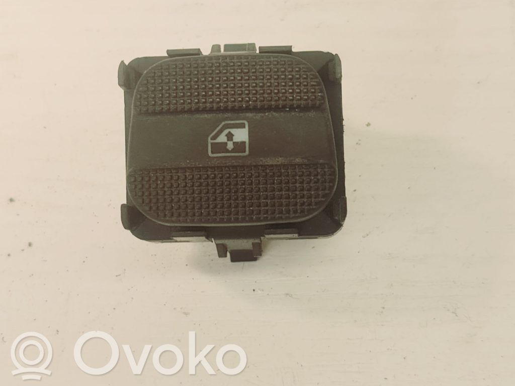 Volkswagen PASSAT B4 Elektrisko logu slēdzis 
