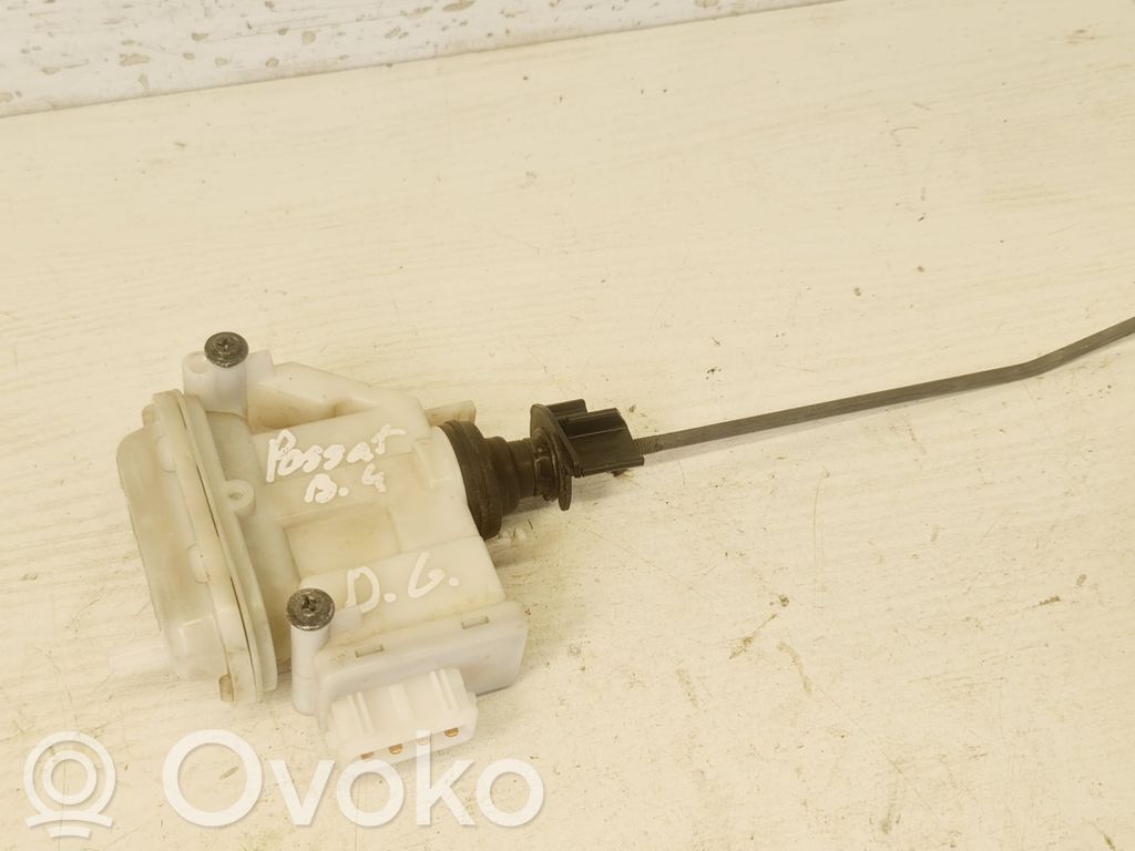 Volkswagen PASSAT B4 Central locking vacuum pump 