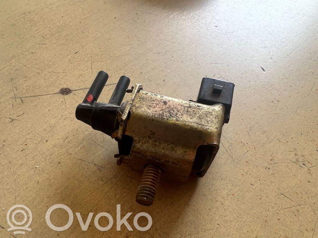 Mitsubishi Carisma Válvula de vacío 