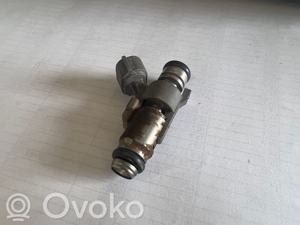 Fuel injector   0334