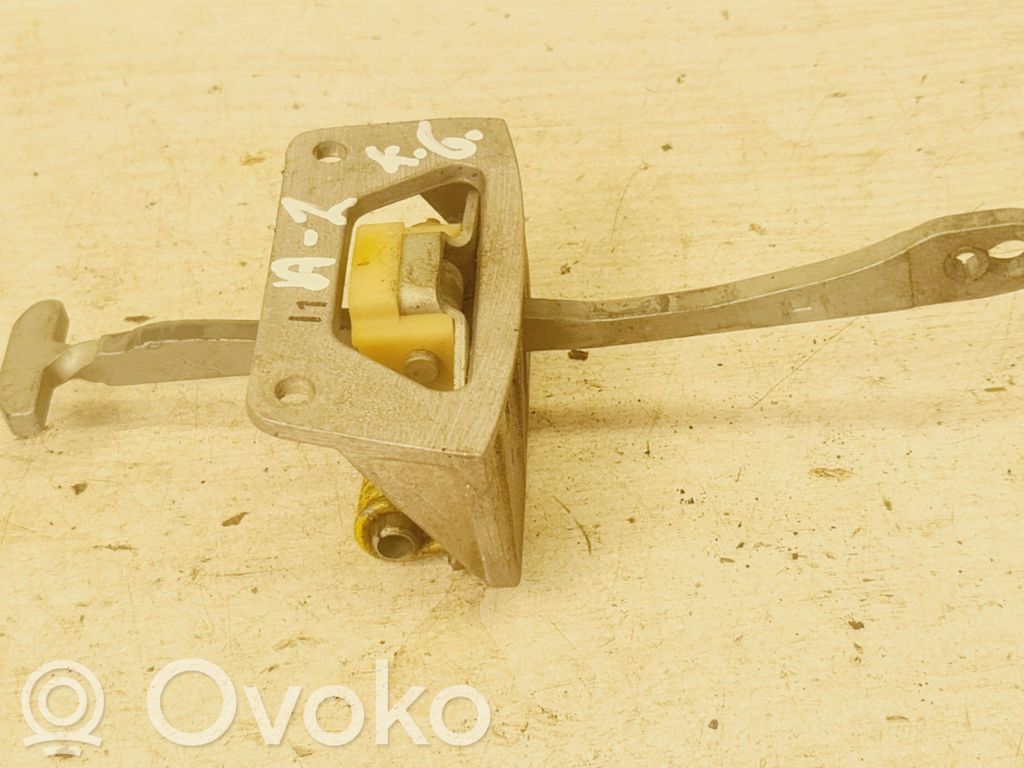 Audi A2 Takaoven pidätin 