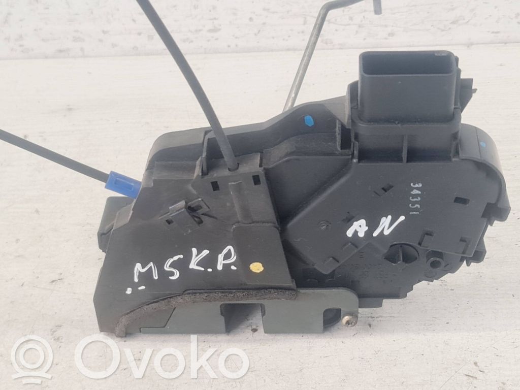 Mazda 5 Front door lock 
