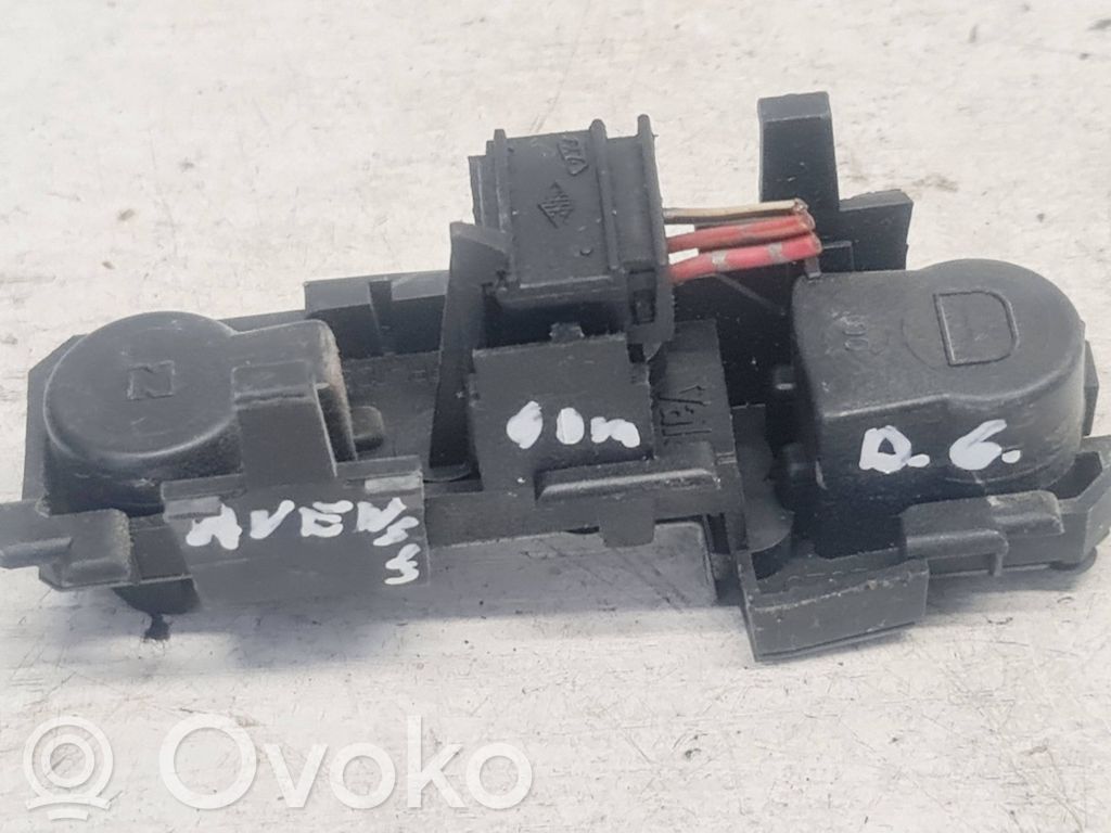 Toyota Avensis T220 Tail light bulb cover holder 