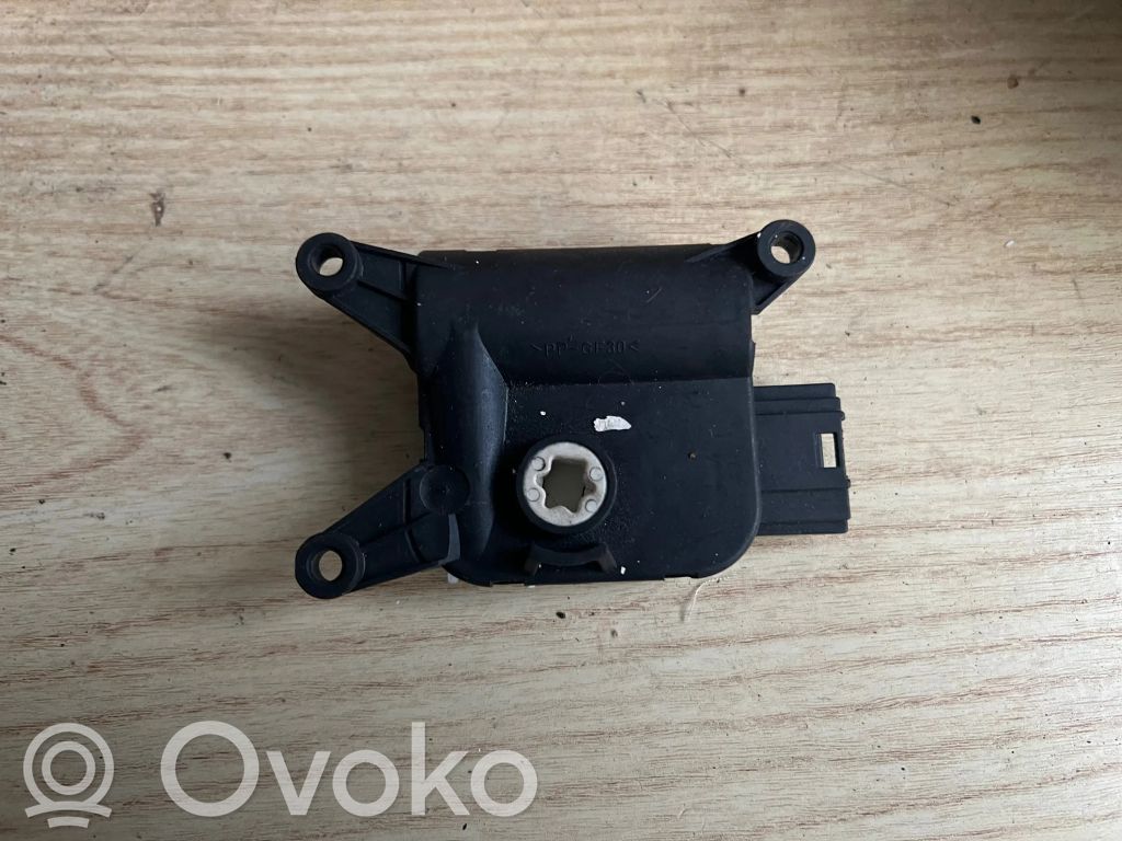 Audi A4 S4 B7 8E 8H Silniczek nagrzewnicy 