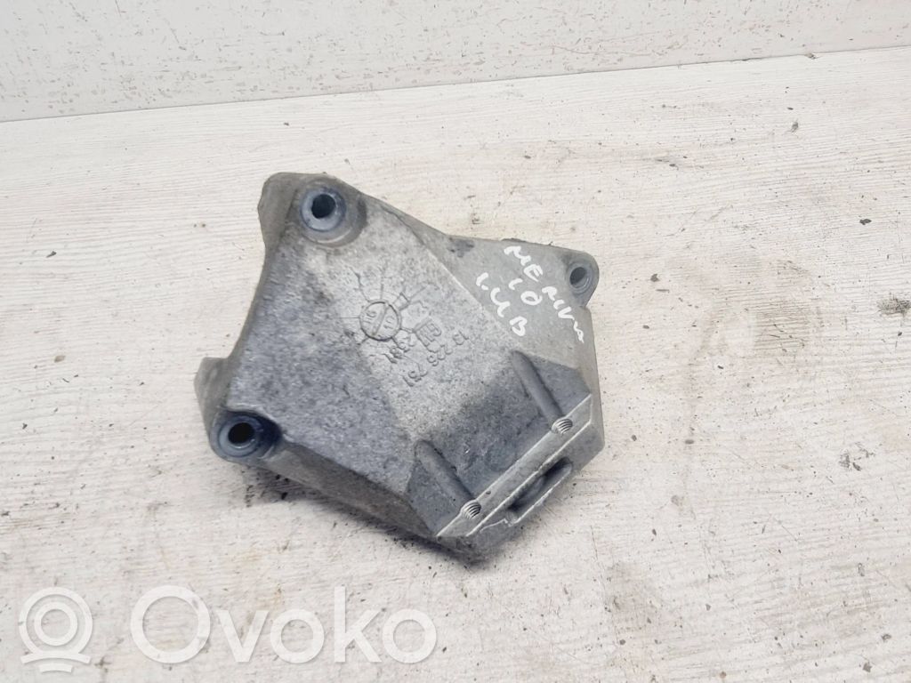 Opel Meriva B Engine mounting bracket 