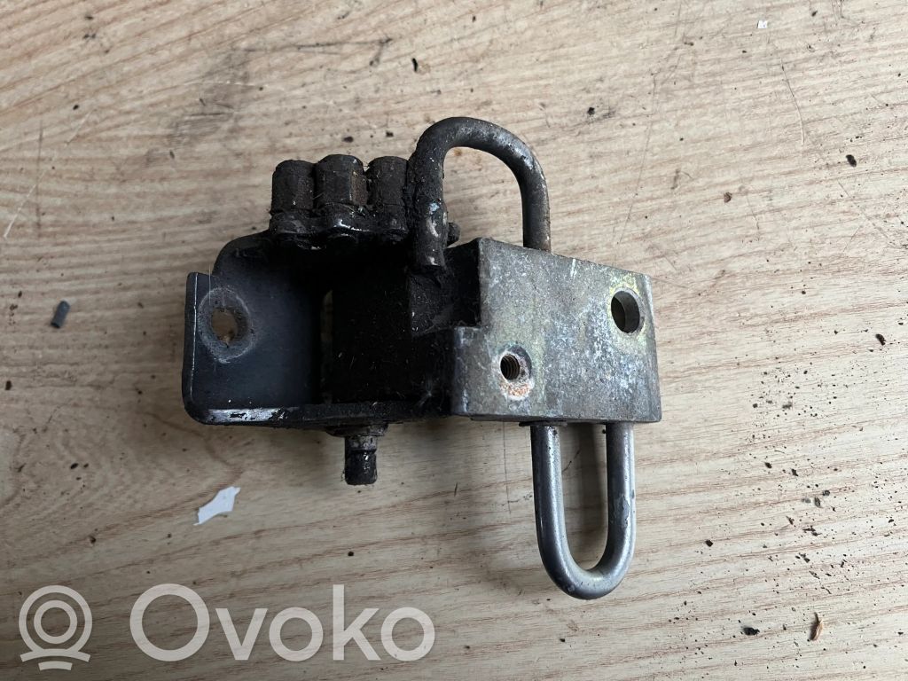 Seat Ibiza III (6L) Front door lower hinge 