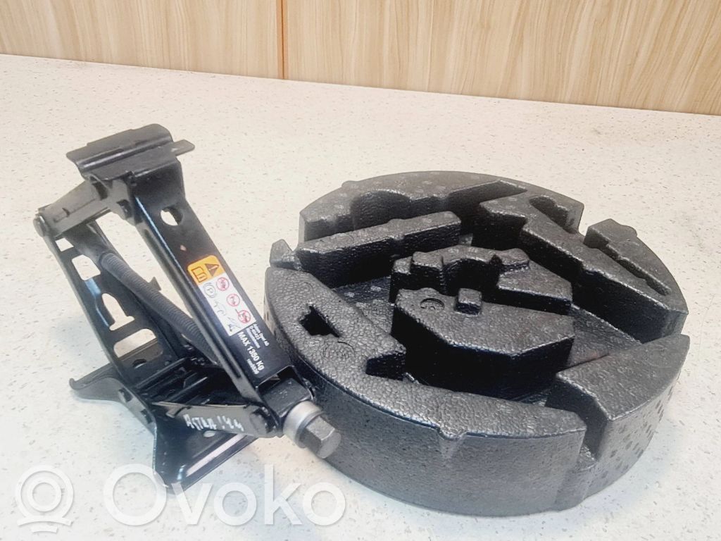 Lewarek samochodowy   13348505,135895536