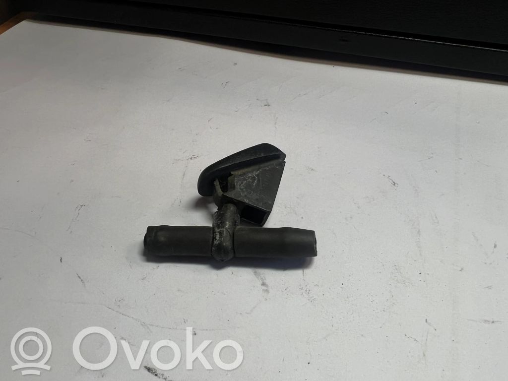 Ford Focus Windshield washer spray nozzle 