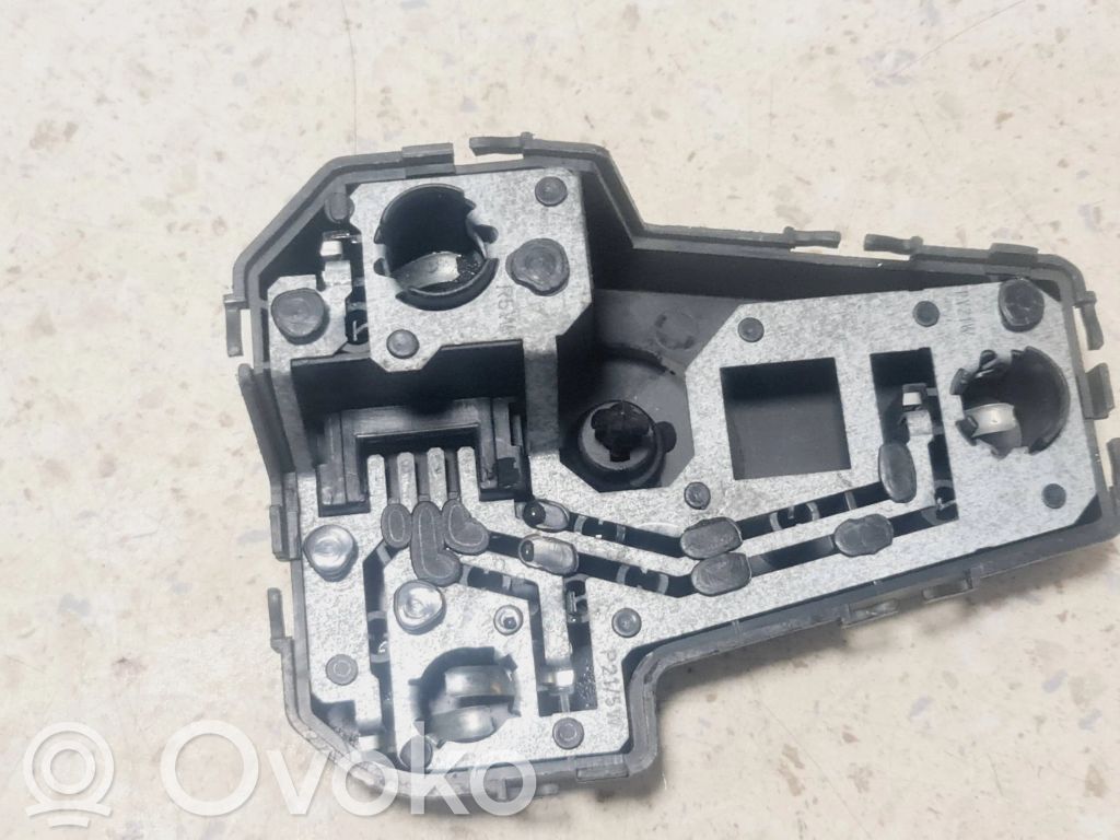 Ford Galaxy Takavalon polttimon suojan pidike 
