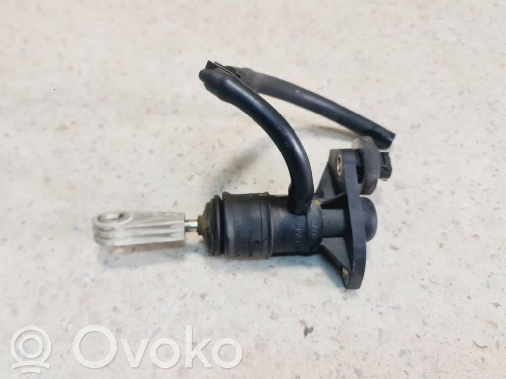 Audi A6 S6 C5 4B Kytkimen pääsylinteri 