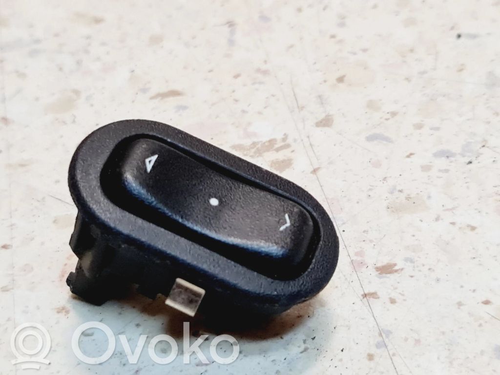 Opel Meriva A Electric window control switch 
