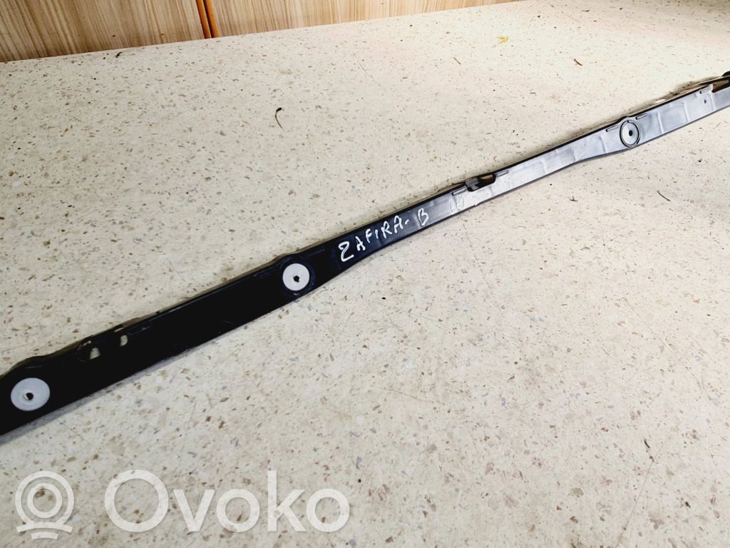 Opel Zafira B Uchwyt / Mocowanie zderzaka tylnego 