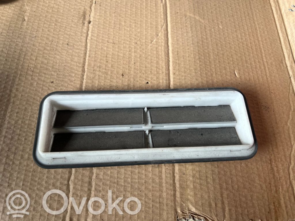 Opel Astra H Évent de pression de quart de panneau 