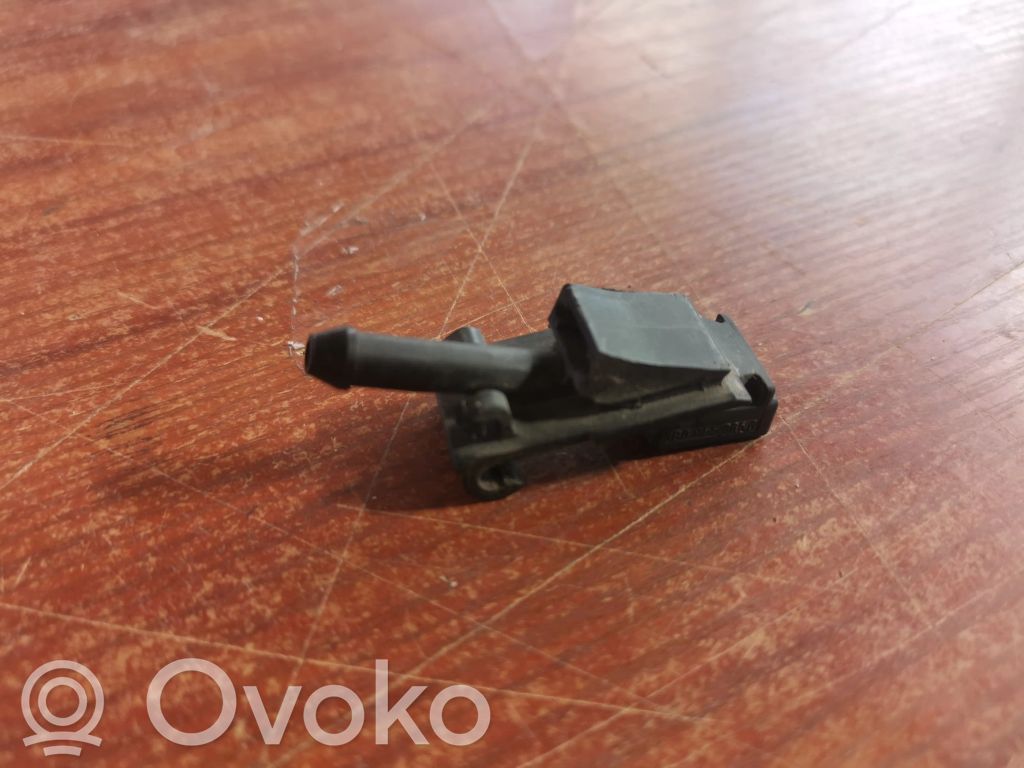 Volkswagen Polo IV 9N3 Windshield washer spray nozzle 