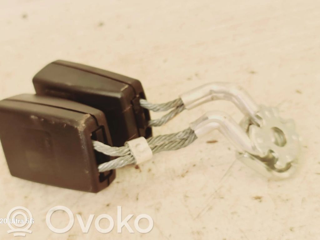 Klamra środkowego pasa bezpieczeństwa fotela tylnego   1K0857739M,31032011