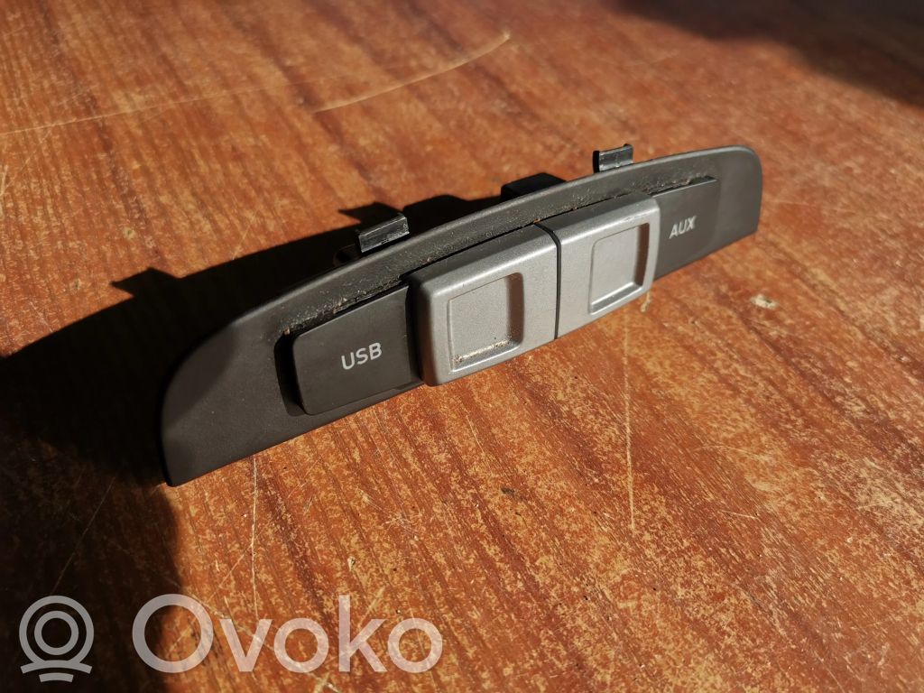 Seat Leon (1P) USB socket connector 