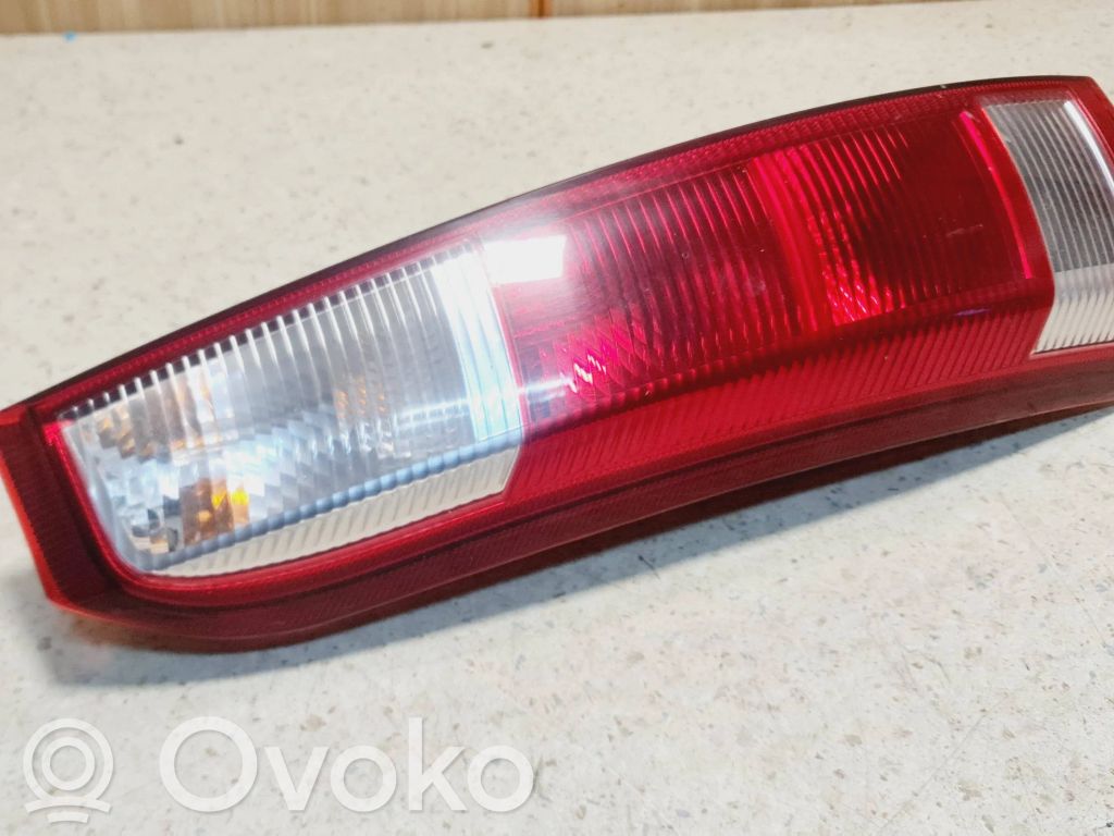 Opel Meriva A Aizmugurējais lukturis virsbūvē 