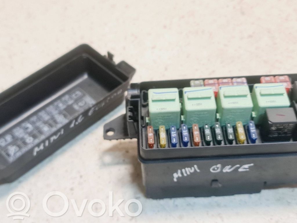 Mini One - Cooper R50 - 53 Fuse box set 