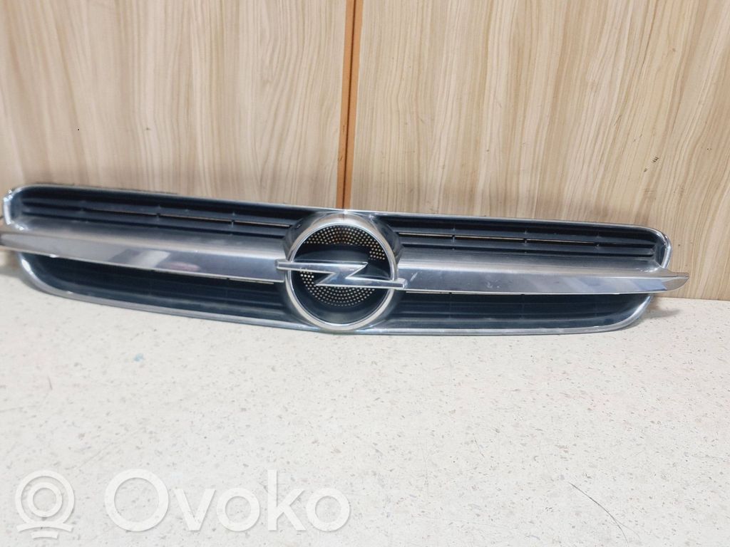 Opel Vectra C Etusäleikkö 