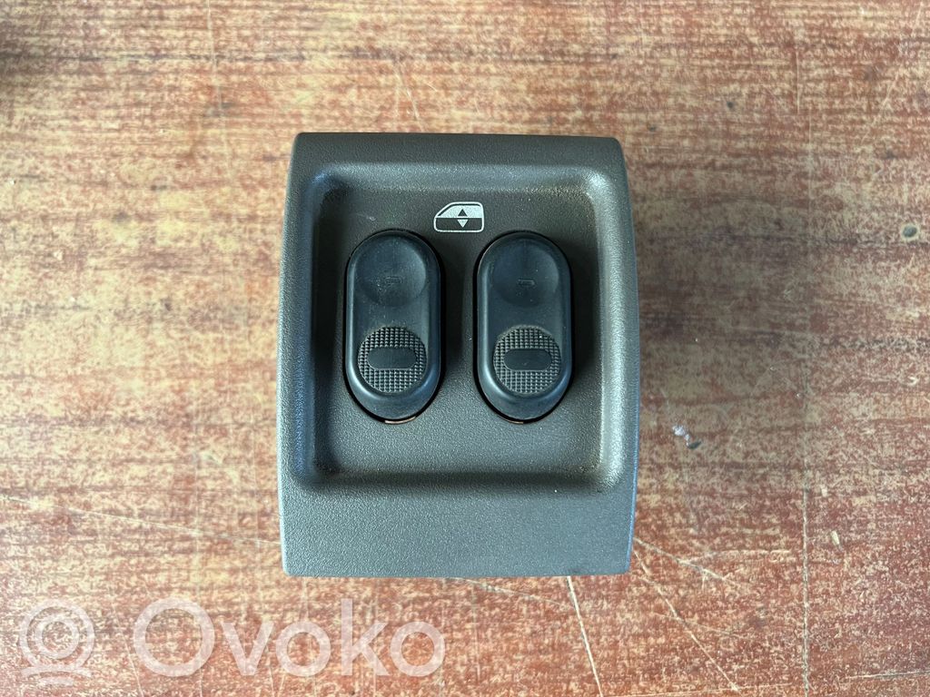 Electric window control switch   74677922,0UG381L8AA,74677922