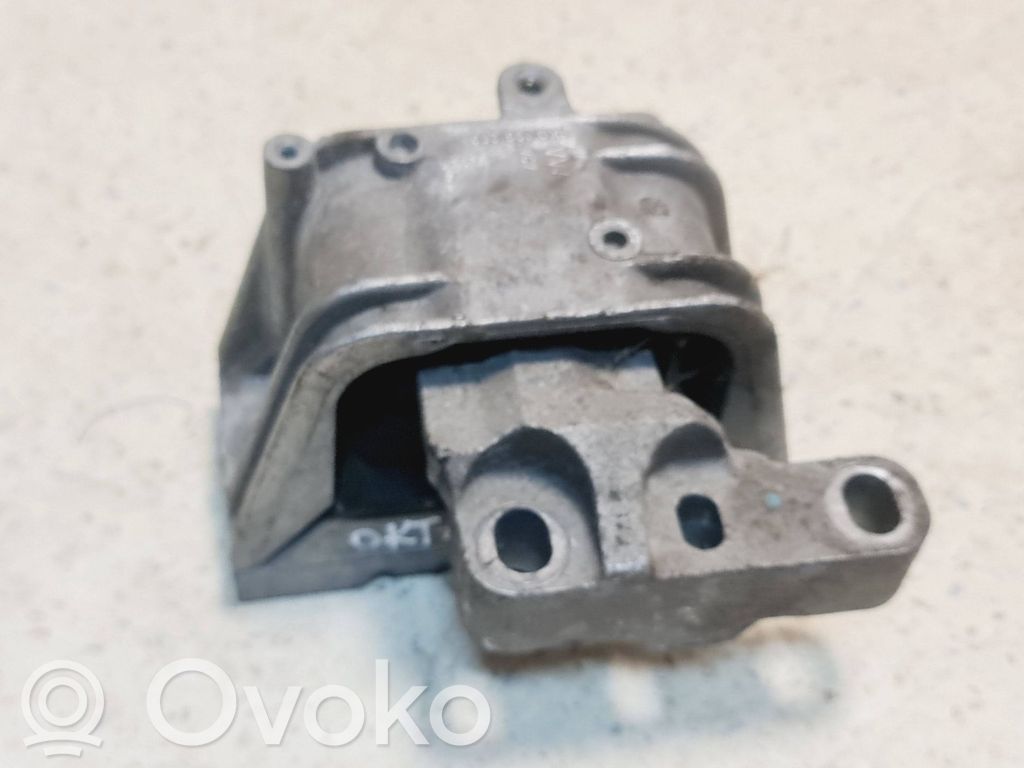 Skoda Octavia Mk2 (1Z) Engine mount bracket 