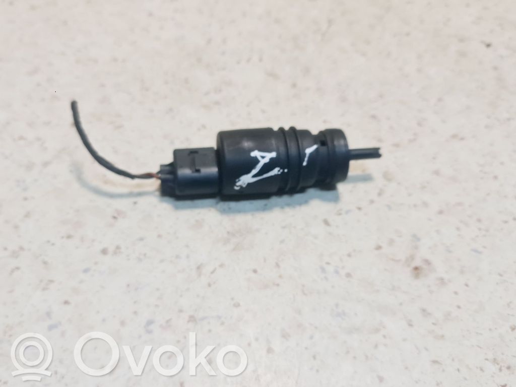 BMW 3 E46 Windscreen/windshield washer pump 
