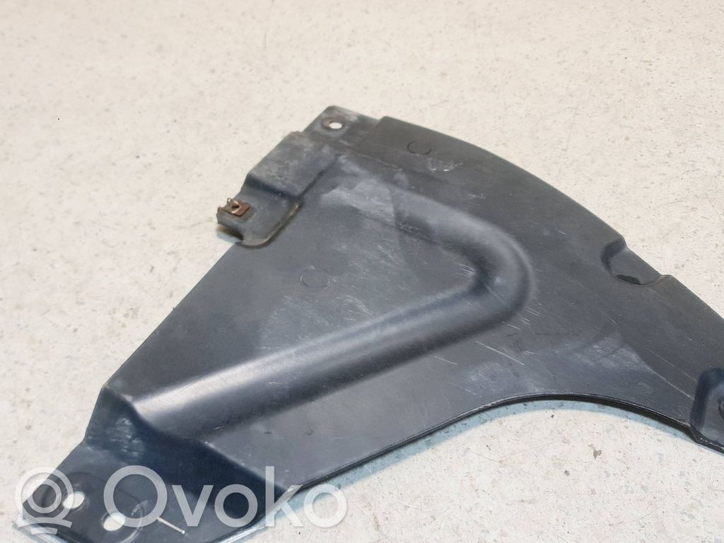 BMW 3 E90 E91 Kita dugno detalė 