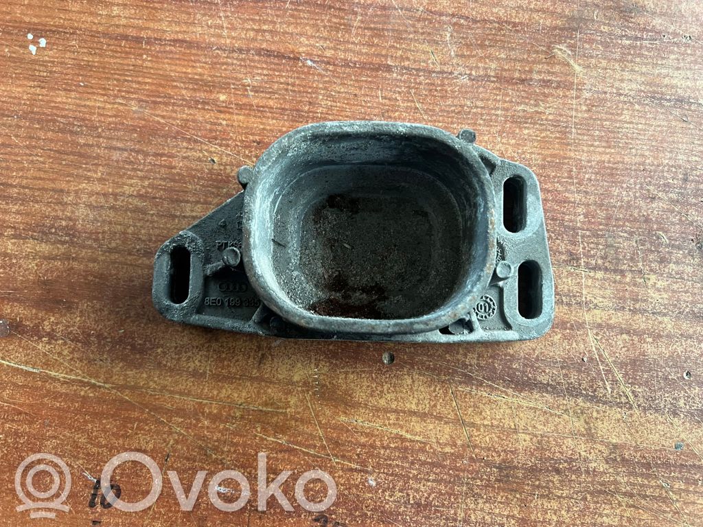 Audi A4 S4 B6 8E 8H Engine mounting bracket 