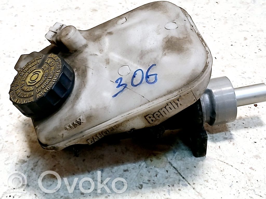 Peugeot 306 Pääjarrusylinteri 