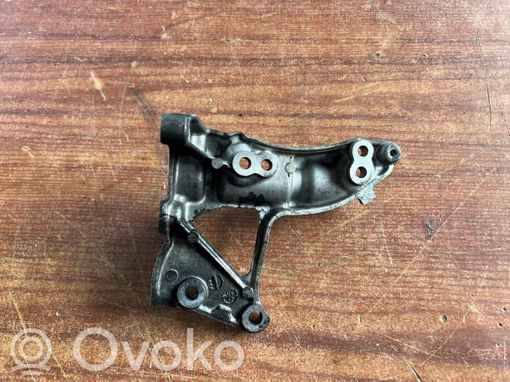 Volvo V50 Engine mounting bracket 