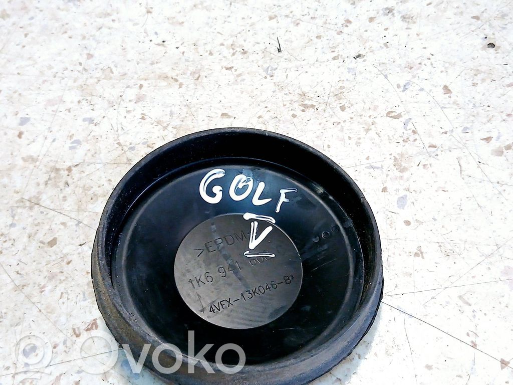 Volkswagen Golf V Headlight/headlamp dust cover 