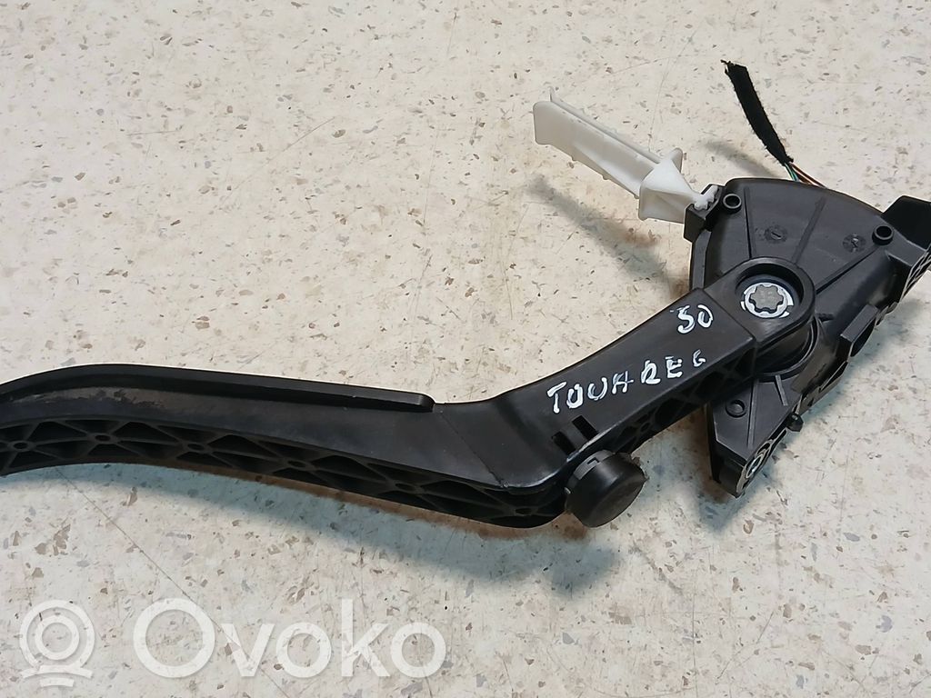 Volkswagen Touareg I Accelerator throttle pedal 