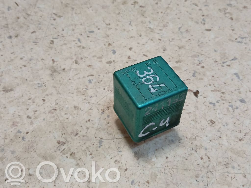 Audi 100 S4 C4 Kita rėlė 
