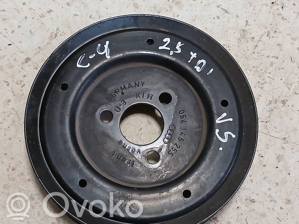 Audi 100 S4 C4 Ohjaustehostimen pumpun hihnapyörä 