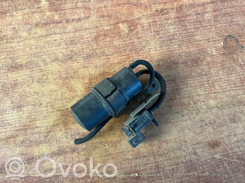 BMW 3 E36 Vakuuma gaisa tilpne 