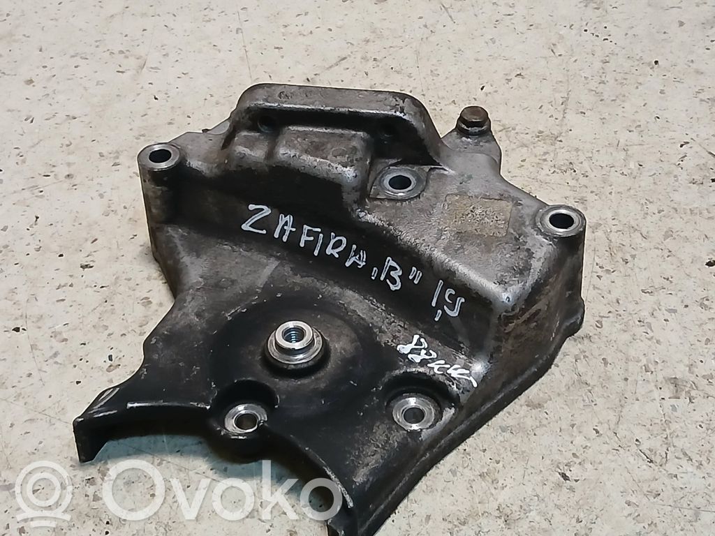 Opel Zafira B Łapa / Mocowanie silnika 