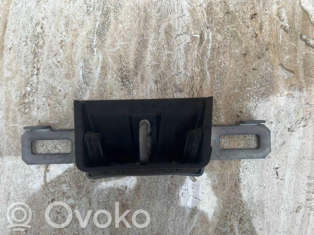 Loading door lock   32149996