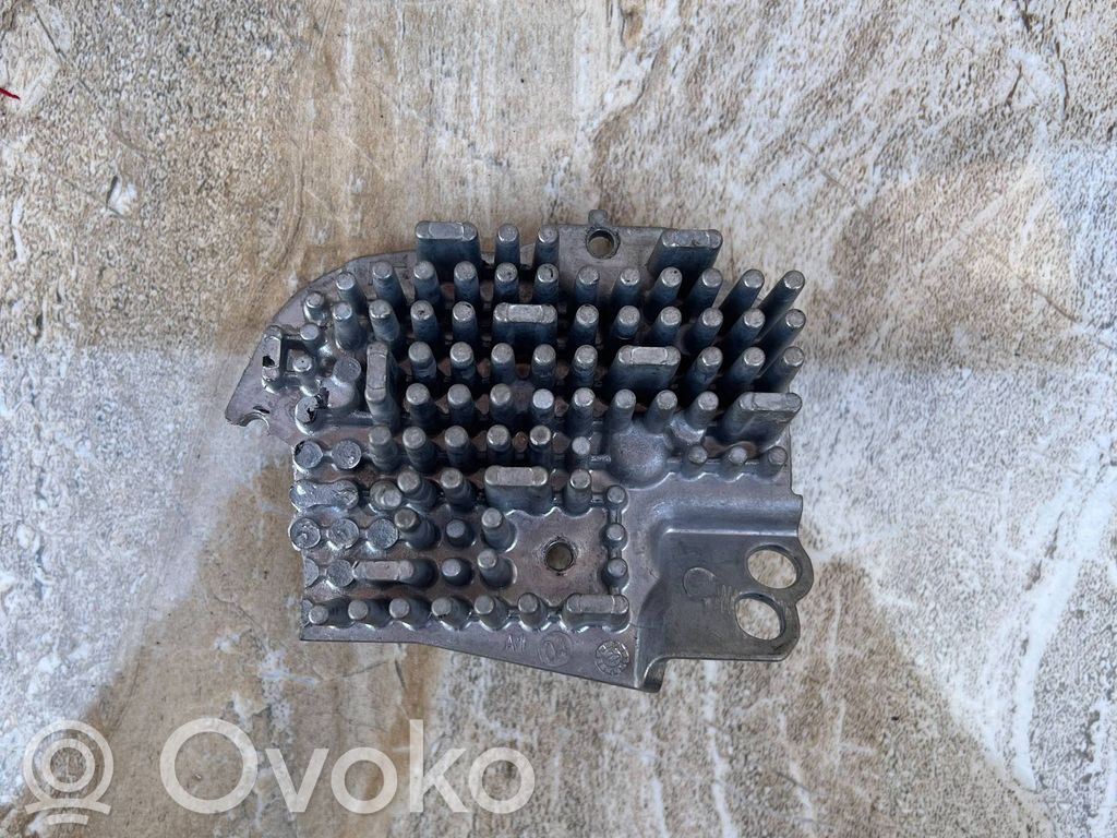 Volvo C40 Priekšējā luktura detaļa 