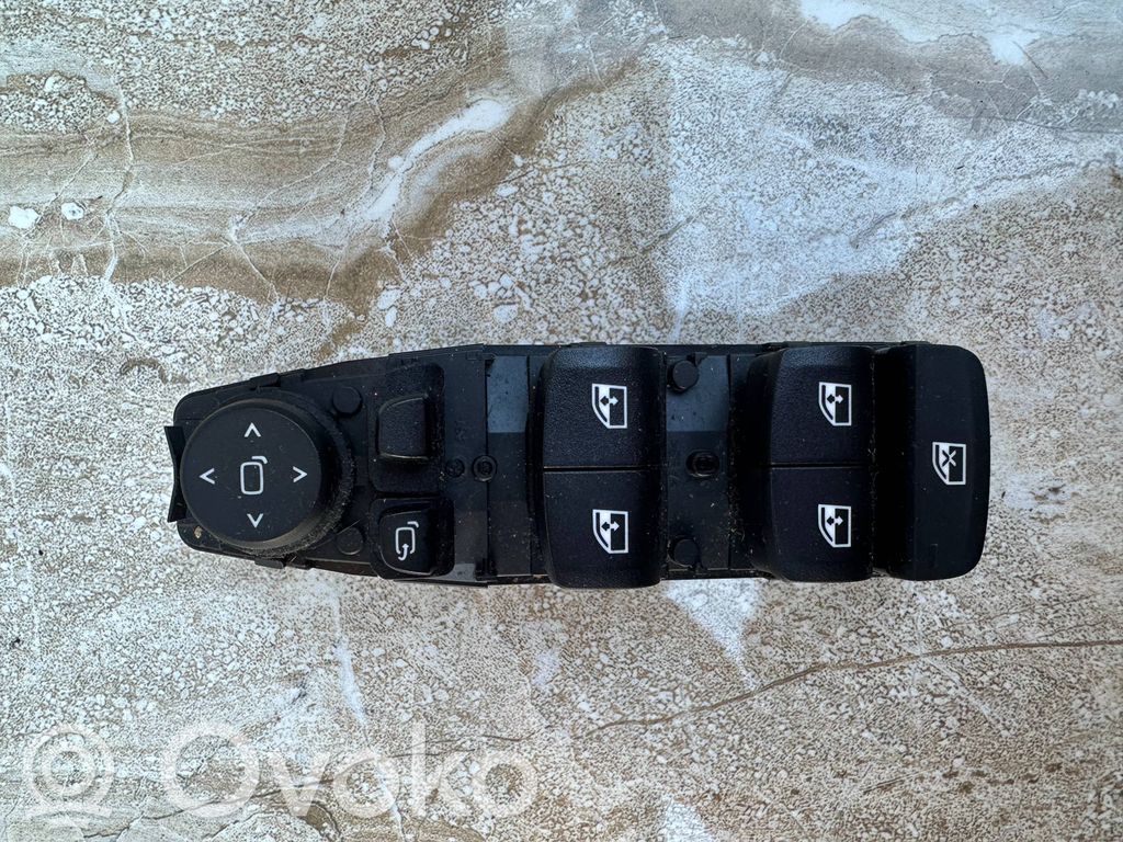 Electric window control switch   5A5AAA301,220422