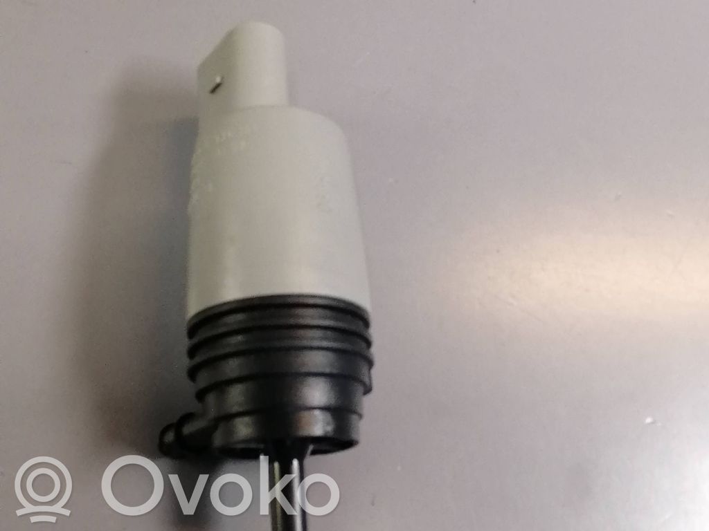 Windscreen/windshield washer pump   6934159,67126934159,23557610,2730588,67120154873,67126934159,67126934160,67127298309,67127302588,67127302589,6934160,7298309,7302589,A0008605826,A2218690121