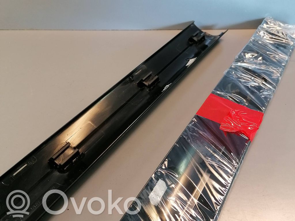 Front sill trim cover   7025007,51477066627,7066627