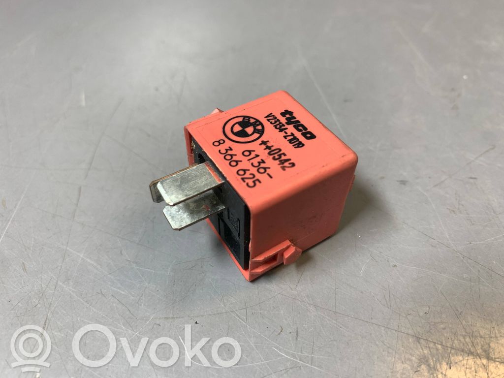 Inne przekaźniki   8366625,V23134K1019,440542