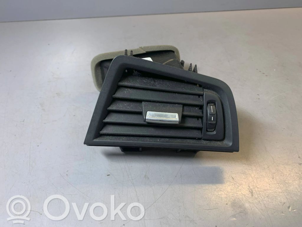 BMW 5 F10 F11 Boczna kratka nawiewu deski rozdzielczej 
