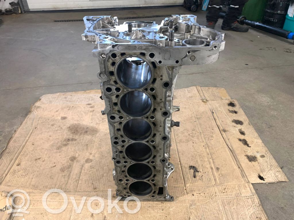 BMW 7 F01 F02 F03 F04 Engine block 