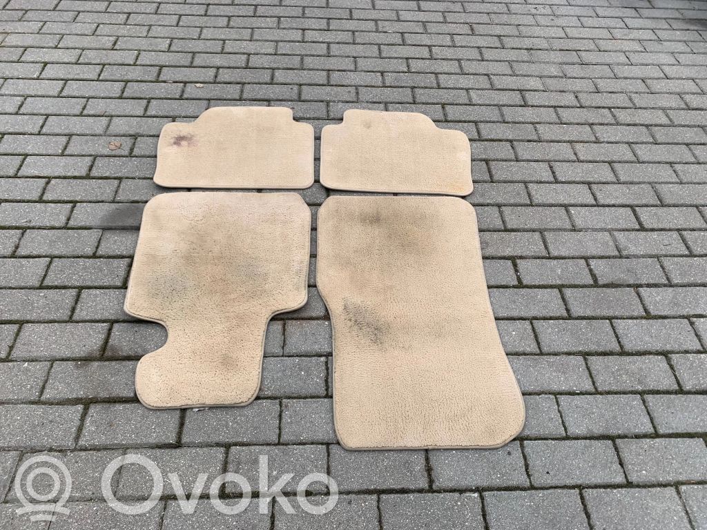 Zestaw dywaników samochodowych   51477426316