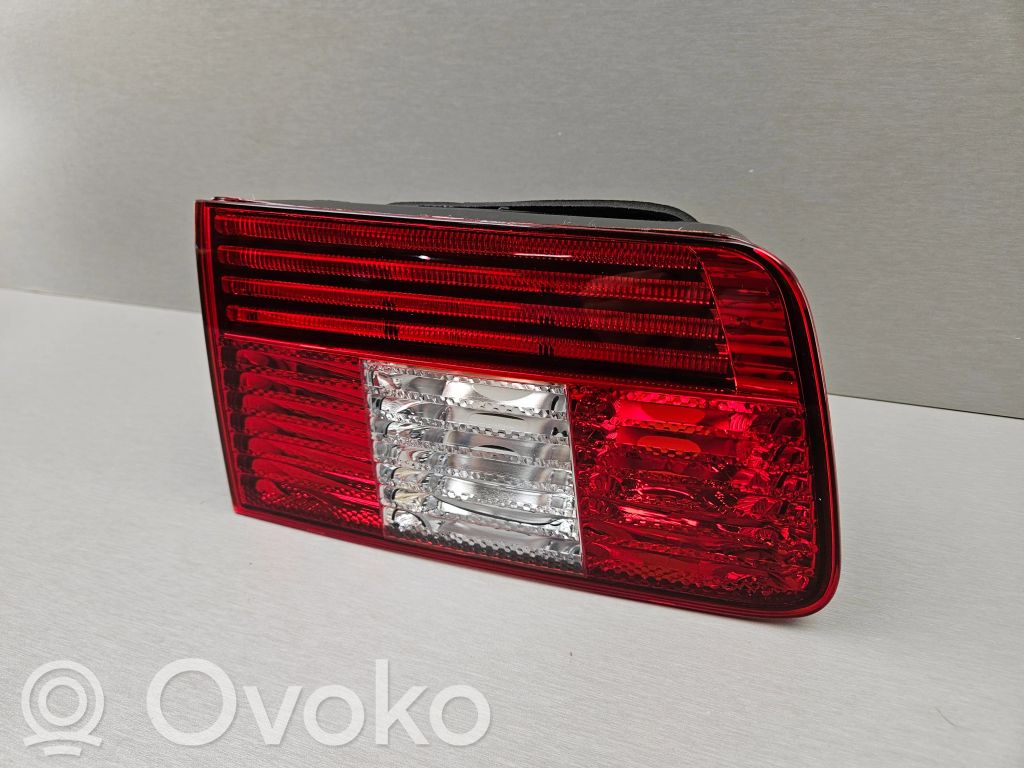 BMW 5 E39 Aizmugurējais lukturis pārsegā 