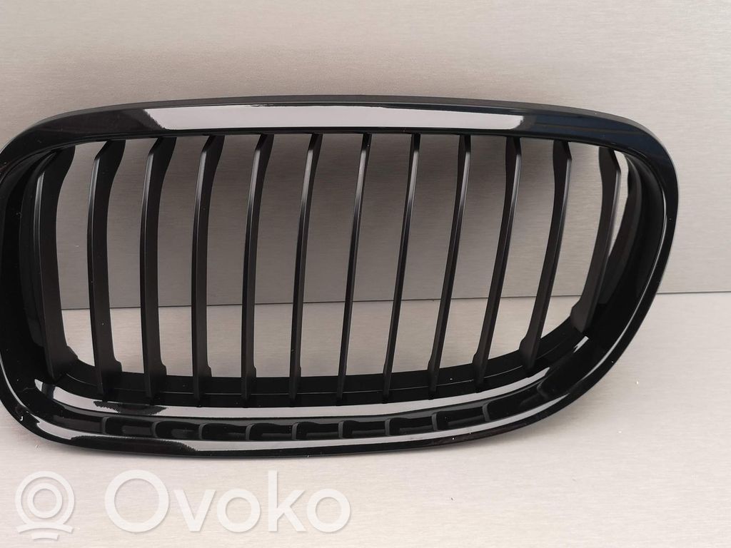 BMW 3 E90 E91 Grotelės viršutinės 