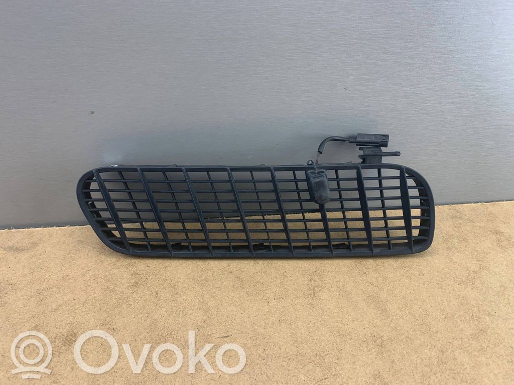 Grille calandre de capot   840270,51138402670